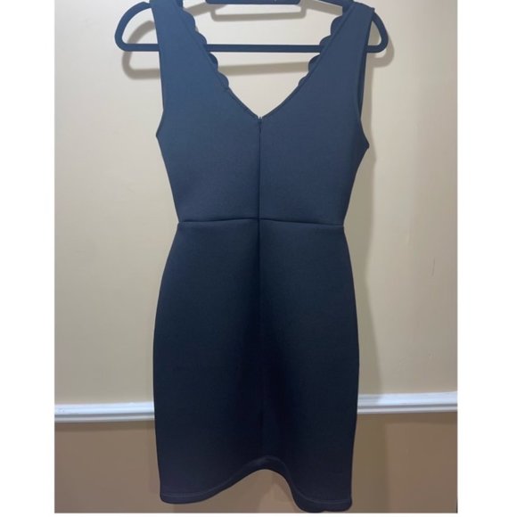 V-Neck Cut-out Black Small Aqua Dress - Picture 3 of 3
